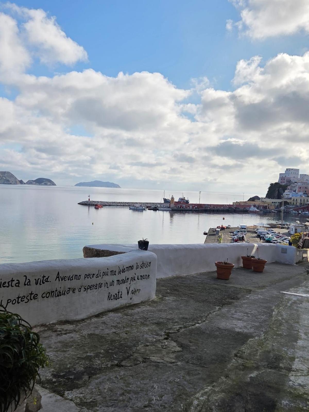 Agenzia Aprea Appartamenti Ponza Luaran gambar